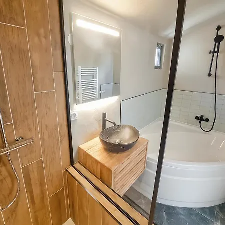 别墅 La Belle Rive 拉贝尔讷里昂雷茨